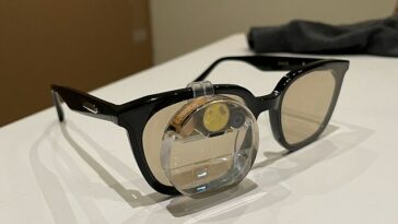 Estudiantes de ingeniería de la Universidad de Stanford han desarrollado gafas inteligentes (en la foto), denominadas 'RizzGPT', que te dicen exactamente qué decir durante conversaciones complicadas.