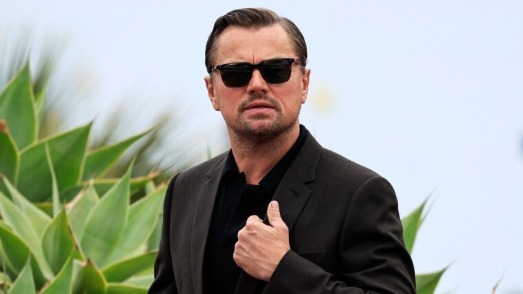 Leonardo DiCaprio lleva a su madre a la fiesta de Cannes donde se subasta una pintura de él por $ 1.3 millones