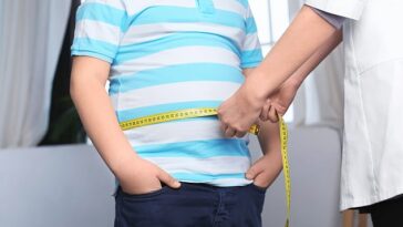 La grasa blanca es grasa acumulada alrededor del vientre, lo que a menudo conduce a la obesidad.
