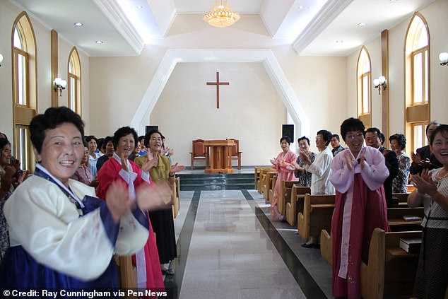 Fieles en la iglesia protestante de Chilgol en Pyongyang.  Un informe estadounidense ha encontrado que los norcoreanos están siendo asesinados por su cristianismo