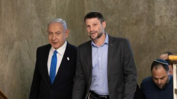 Benjamin Netanyahu and Bezalel Smotrich  credit: Alex Kolomoysky Yediot Ahronot