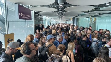 El caos de viajes continúa en inmigración en los principales aeropuertos del Reino Unido después de que las puertas de pasaportes electrónicos comenzaron a sufrir interrupciones