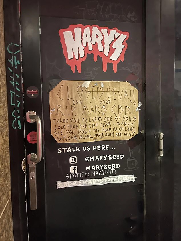 Los clientes que se presentaron en la salida central de Sydney para la cadena hipster de bares de hamburguesas Mary's fueron recibidos con un aviso de cierre de choque
