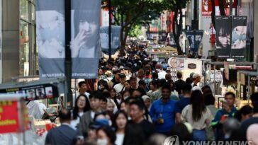S. Korea&apos;s new COVID-19 cases below 20,000 for 2nd day