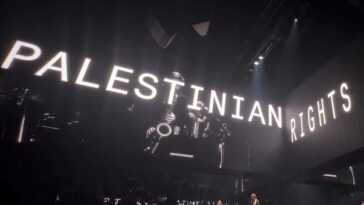 Palestina presente en concierto de Roger Waters en París