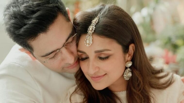 Parineeti Chopra, Raghav Chadha comprometidos;  el actor hace alarde de un enorme anillo de diamantes en las primeras fotos oficiales