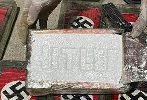 Perú: Policía encuentra ladrillos de cocaína con insignia nazi