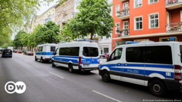 Policía alemana arremete contra activistas climáticos de última generación