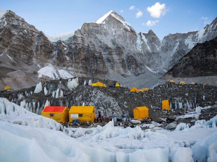 Sherpa nepalí se convierte en la segunda persona en escalar el Everest 26 veces