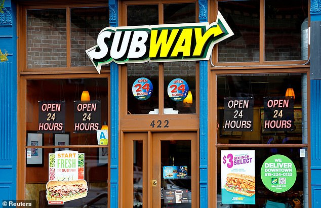 Subway ha cerrado miles de ubicaciones en EE. UU. en los últimos años debido a la expansión excesiva, las operaciones y la decoración obsoletas, los menús obsoletos y las ofertas de $ 5 pies de largo que erosionaron las ganancias de los franquiciados.