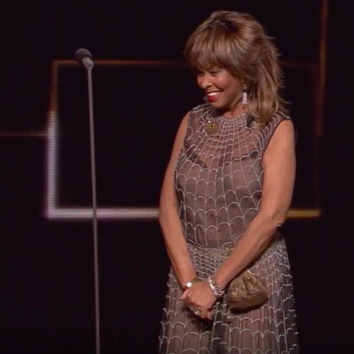 Tina Turner se dirige al Top 10 mientras los fanáticos de la música lloran la pérdida de una leyenda - Music News