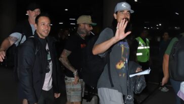 Everybody...Backstreet Boys Are In India. See Airport Pics Of The Band