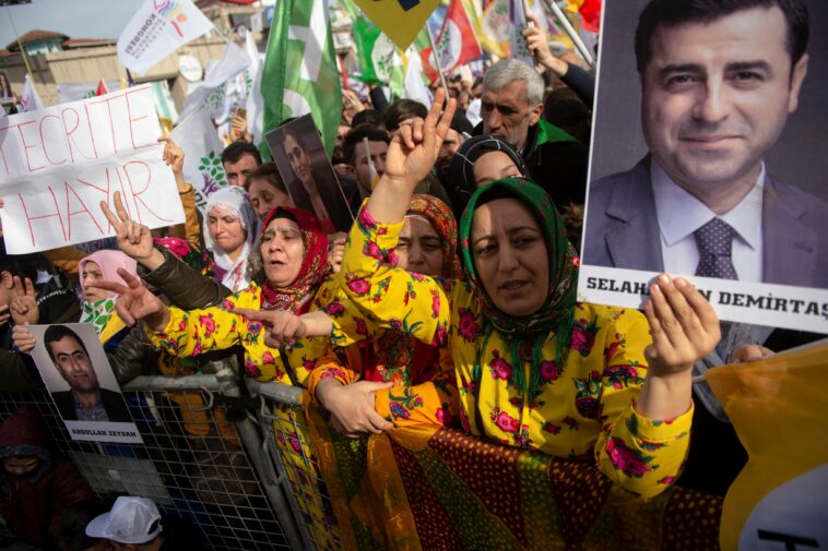 Turquía: El líder kurdo encarcelado Demirtas se retira de la política