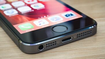 La decisión de Vodafone de apagar 3G significa que sus clientes con teléfonos antiguos que no son compatibles con 4G o 5G, como el iPhone 5 (en la foto) o anterior, tendrán que comprar un nuevo dispositivo.