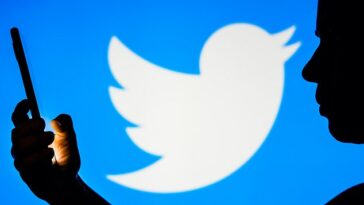 Miles de informes sobre Twitter experimentando una interrupción surgieron el jueves.  Si bien muchos usuarios parecían tener servicio, otros afirmaron que la aplicación y el sitio web sufrieron una interrupción