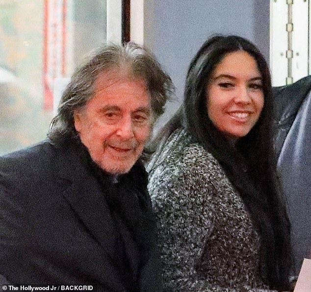 Al Pacino, de 83 años, y Noor Alfallah, de 29, anunciaron el miércoles que está embarazada de ocho meses.