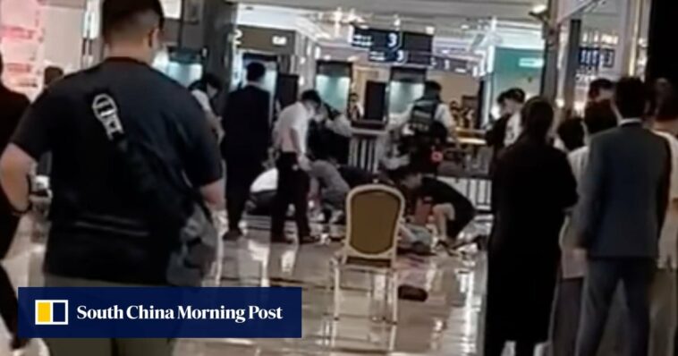 2 compradores asesinados a puñaladas en un brutal ataque con cuchillo en un centro comercial de Hong Kong