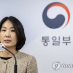 (LEAD) S. Korea offers to return body of presumed N. Korean man found near western island