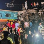 Al menos 50 muertos y 350 heridos en accidente de tren en el este de India: Informes