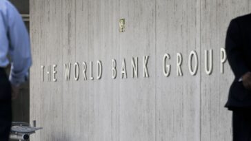 El Banco Mundial prevé que las principales economías crezcan a un ritmo mucho más lento gracias a las tasas más altas y al estrés bancario