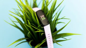 El Inspire 3 equipado con OLED de la vieja escuela de Fitbit se redujo a solo $ 80