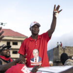 El candidato presidencial Kamara dice que está listo para ser el 'CEO' de Sierra Leona