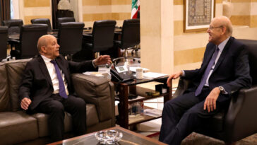 El enviado francés Le Drian se reúne con los principales actores libaneses para impulsar el fin de la crisis política