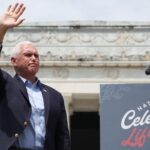 El exvicepresidente y candidato presidencial Mike Pence pide restricciones federales más estrictas contra el aborto, pero otros mantienen la distancia
