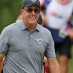 El golf 'optimista' de Phil Mickelson avanza en la dirección correcta