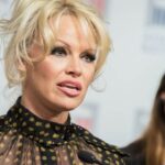 El icónico disfraz de Baywatch de Pamela Anderson se exhibe en un museo alemán
