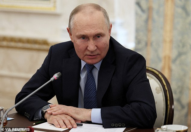Las fuentes dicen que se dice que el presidente ruso, Vladimir Putin, apenas bebe alcohol.