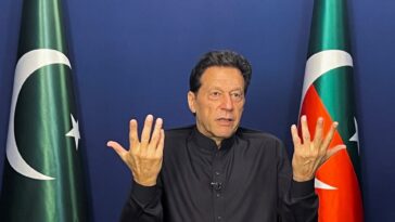 Exprimer ministro de Pakistán acusa a los militares de intentar destruir su partido
