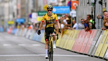 Jonas Vingegaard arrasa con la amarilla con una victoria en solitario en la quinta etapa del Critérium du Dauphiné