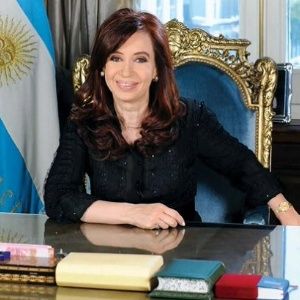 Juez suspende caso de lavado de dinero contra Cristina Fernández