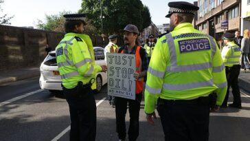 La protesta de Just Stop Oil se repitió una vez más esta mañana en Hammersmith Road ante la policía