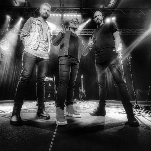 La banda canadiense de rock alternativo My My Sugar lanza un nuevo y potente sencillo 'Robot' - Music News