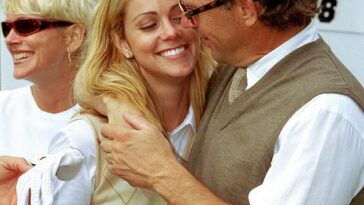 La esposa separada de Kevin Costner, Christine Baumgartner, le escribió a un juez para solicitarle al actor 248.000 dólares al mes en manutención infantil.  Escribió cómo quedó cautivada al instante cuando conoció a Costner a los 18 años y detalló su extravagante vida juntos.
