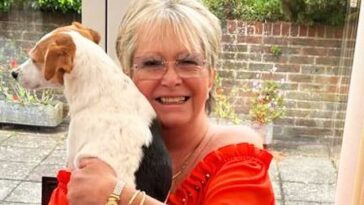 Sabrina Cooper, de 68 años, fue encontrada muerta por su hija, Natasha, tendida boca abajo en un charco de su propia sangre en su casa en Eastbourne solo una semana antes de Navidad el año pasado.