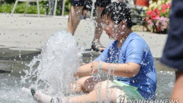Heat wave continues to scorch Seoul, many other parts of country