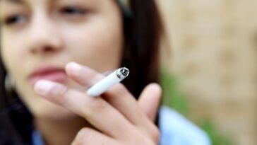 Las tasas de tabaquismo adolescente se triplican a medida que se avecina la represión del vape