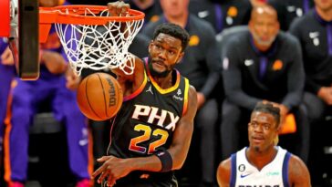 Los Suns planean mantener al centro Deandre Ayton, según informe