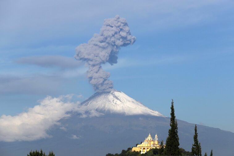 México baja el nivel de alerta por el volcán Popocatépetl