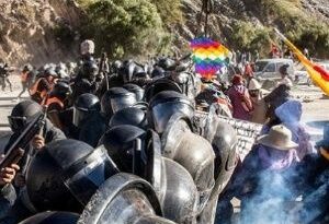 Policía argentina agredió a manifestantes en Jujuy