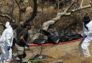 Policía de México descubre 45 bolsas llenas de restos humanos