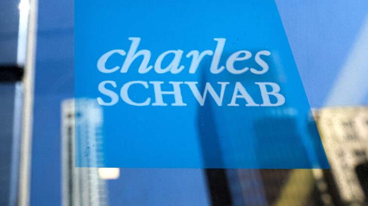 Por qué Charles Schwab se convirtió en un 'supermercado' financiero