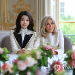 First ladies of S. Korea, France discuss cultural exchanges