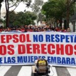 Trabajadores peruanos protestan contra abusos laborales de REPSOL