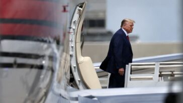 Trump llega a Miami para la lectura de cargos por los primeros cargos federales contra un expresidente