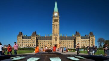 ÚLTIMA HORA: El ministro Fraser brinda información actualizada sobre 700 estudiantes internacionales que enfrentan la deportación de Canadá