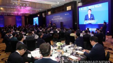 Yoon challenges S. Korean businesses to invest in Vietnam